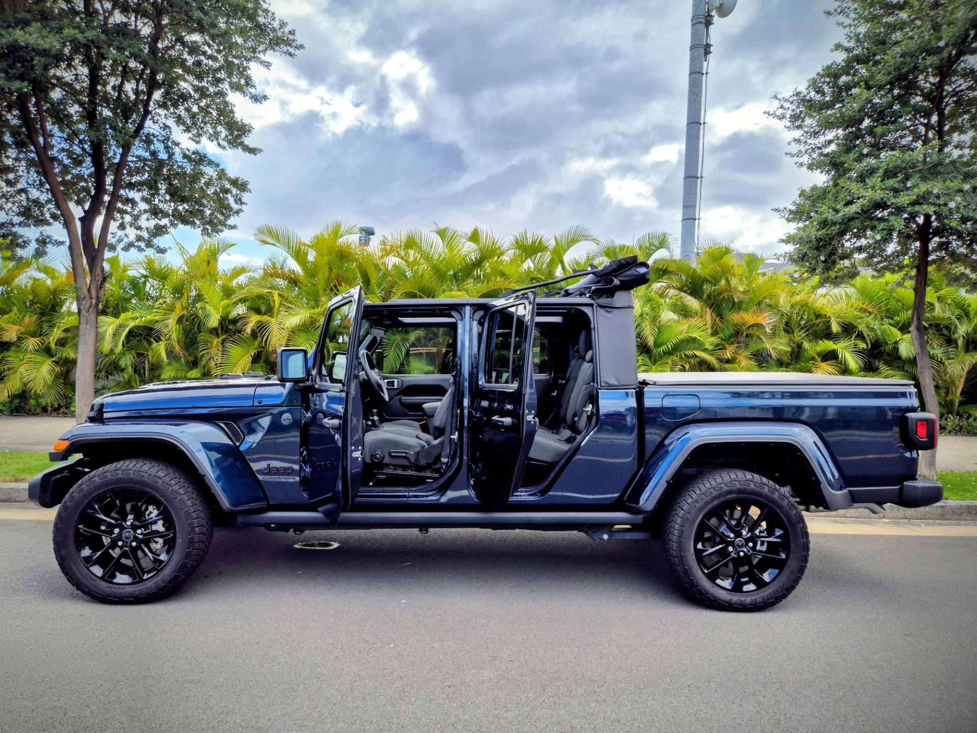 Jeep Gladiator in Fathom Blue